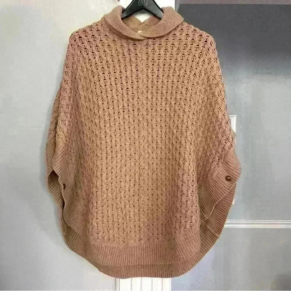 Talbots Crocheted Batwing Sweater Poncho Size S/M Tan Casual Fall Chunky Layer - Picture 9 of 11